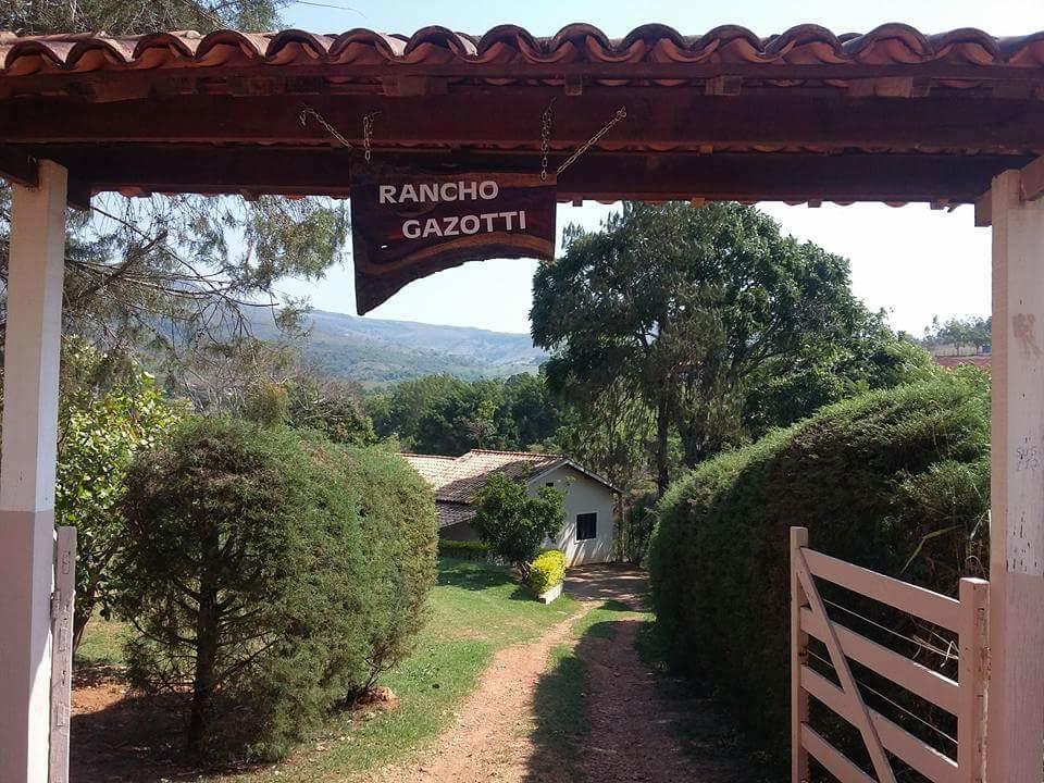 Chacara Gazotti Beira Lago Capitolio Bagian luar foto